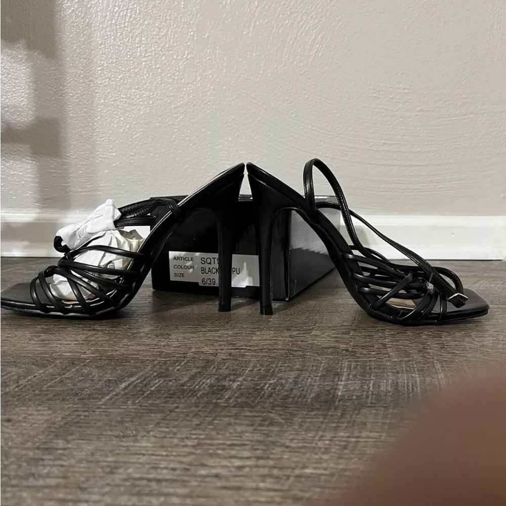 Pretty Little Thing Black Square Knotted multi Strap High Heeled Sandals Size 6 - Picture 7 of 11